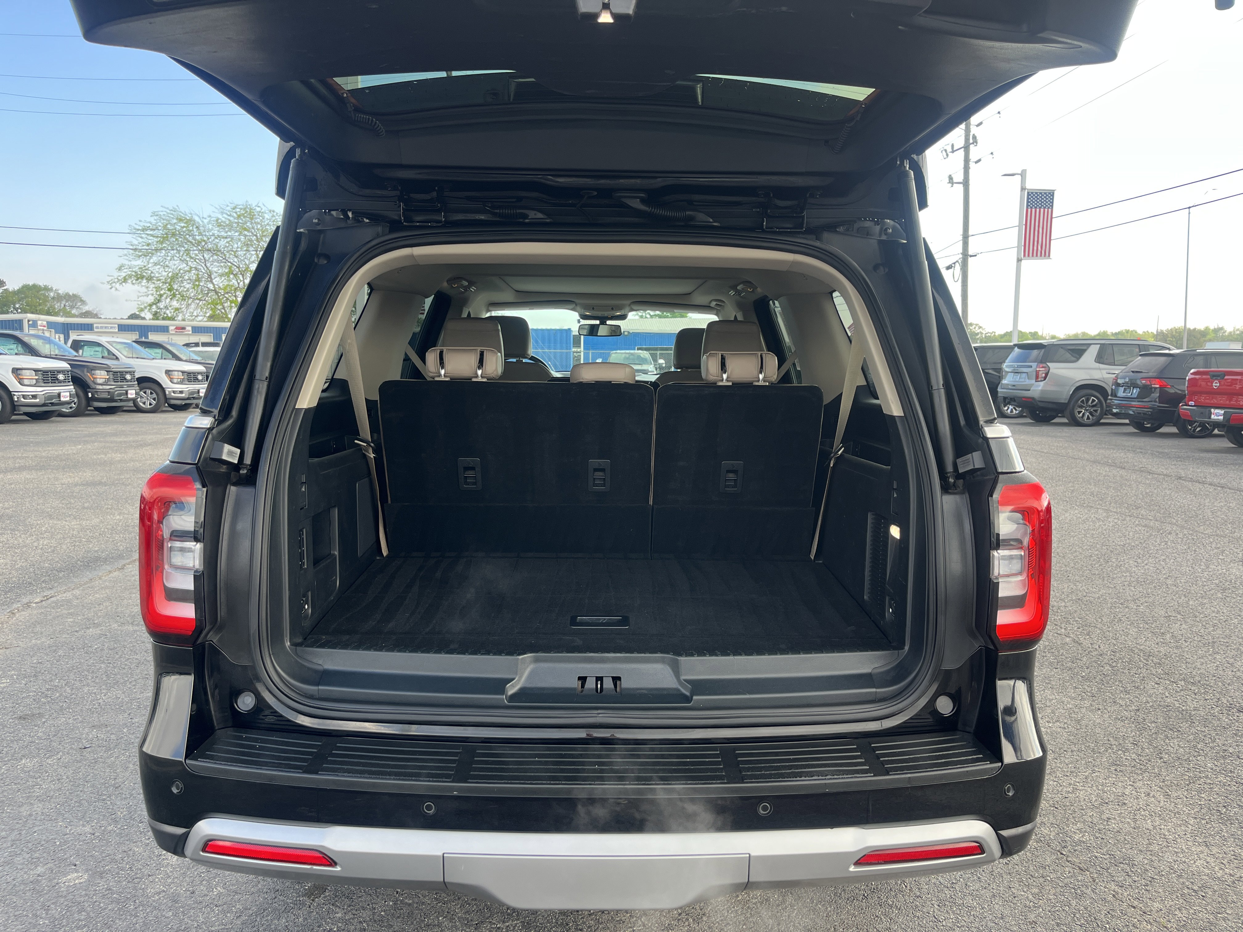 Used 2024 Ford Expedition Max Limited image 5