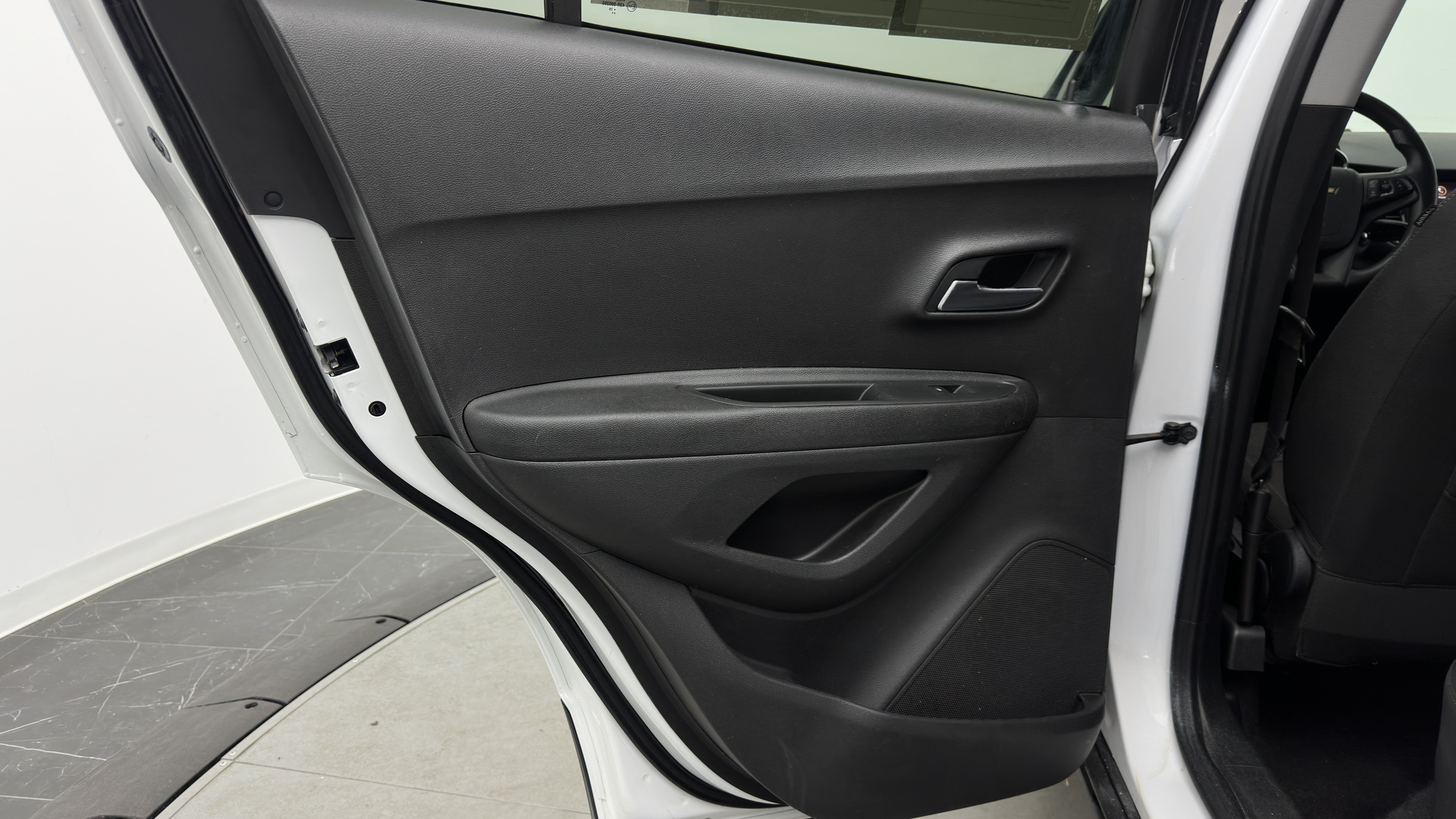 Used 2020 Chevrolet Trax LT FWD image 26
