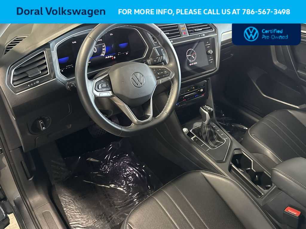 Certified 2023 Volkswagen Tiguan SE FWD image 12