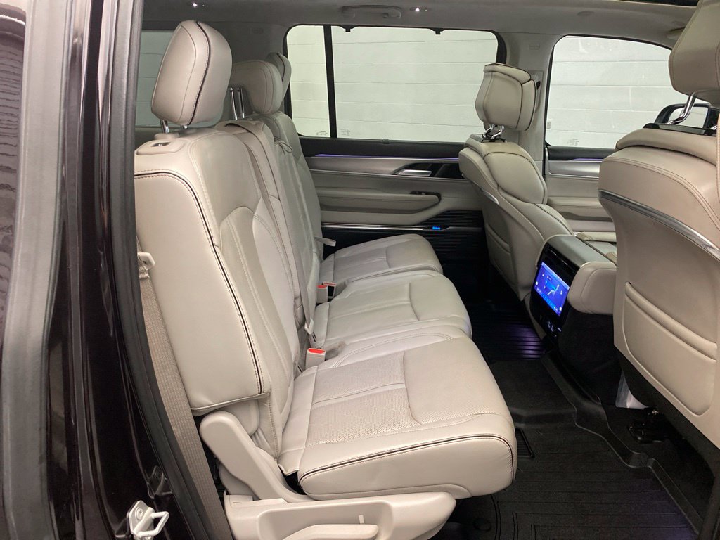 Used 2023 Jeep Grand Wagoneer Series II w/ Flexible Seating Group AWD/4WD image 26
