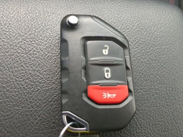 Used 2025 Jeep Gladiator Rubicon w/ Safety Group AWD/4WD image 31