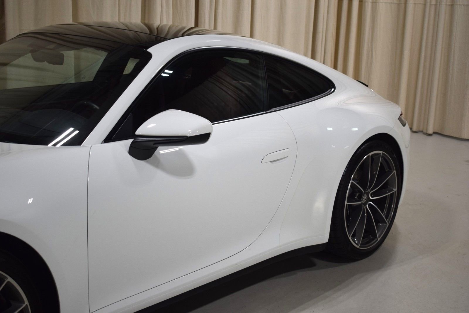 Used 2024 Porsche 911 Carrera RWD image 3