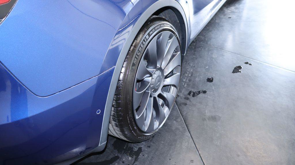 Used 2022 Tesla Model Y Performance AWD/4WD image 13