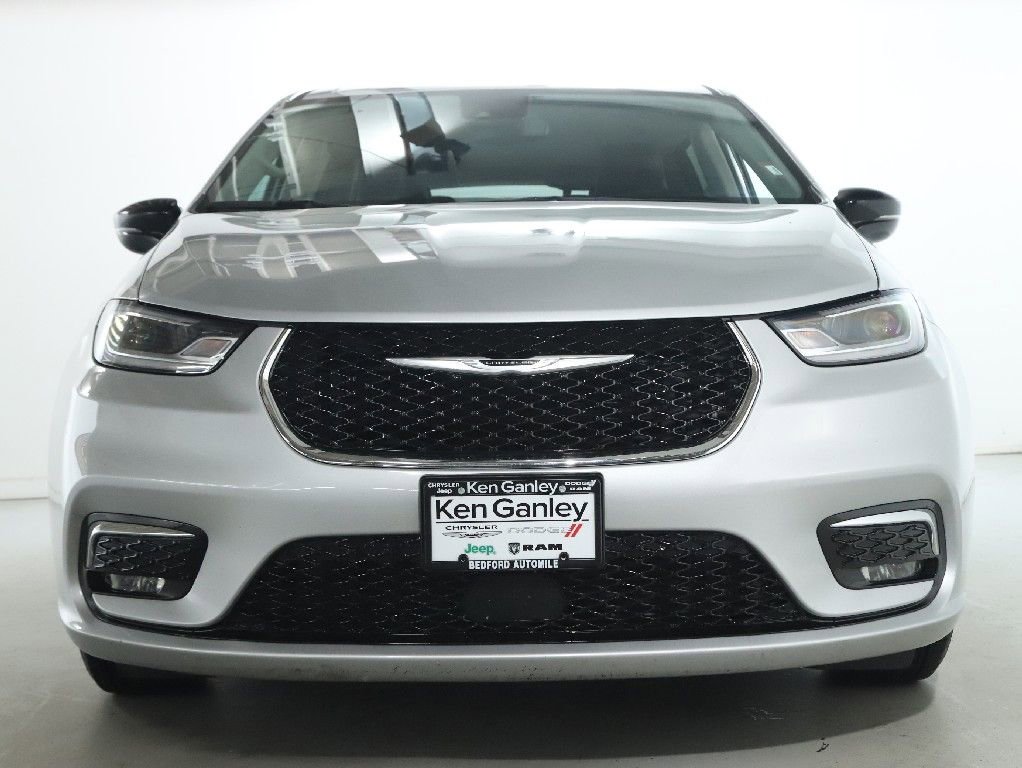 Used 2024 Chrysler Pacifica Touring-L image 5