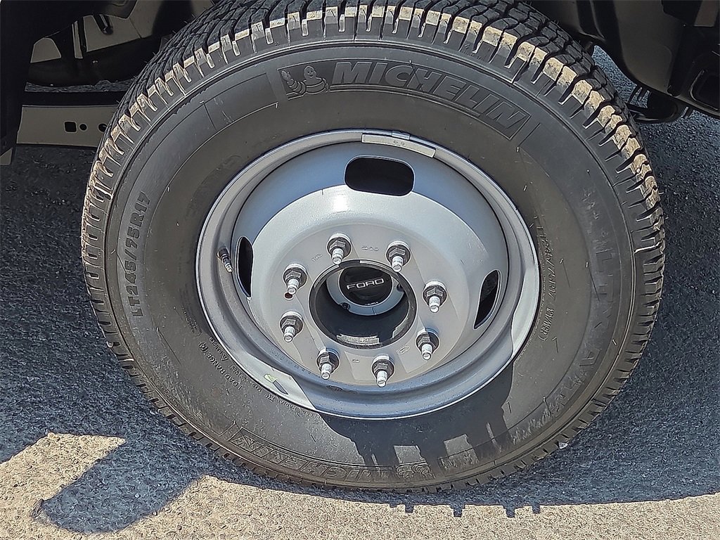 New 2025 Ford F350 XL w/ XL Chrome Package image 7