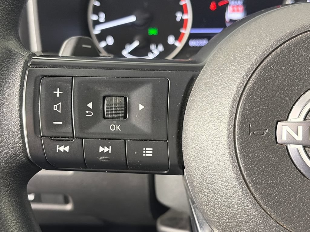 Used 2024 Nissan Rogue SV AWD/4WD image 17