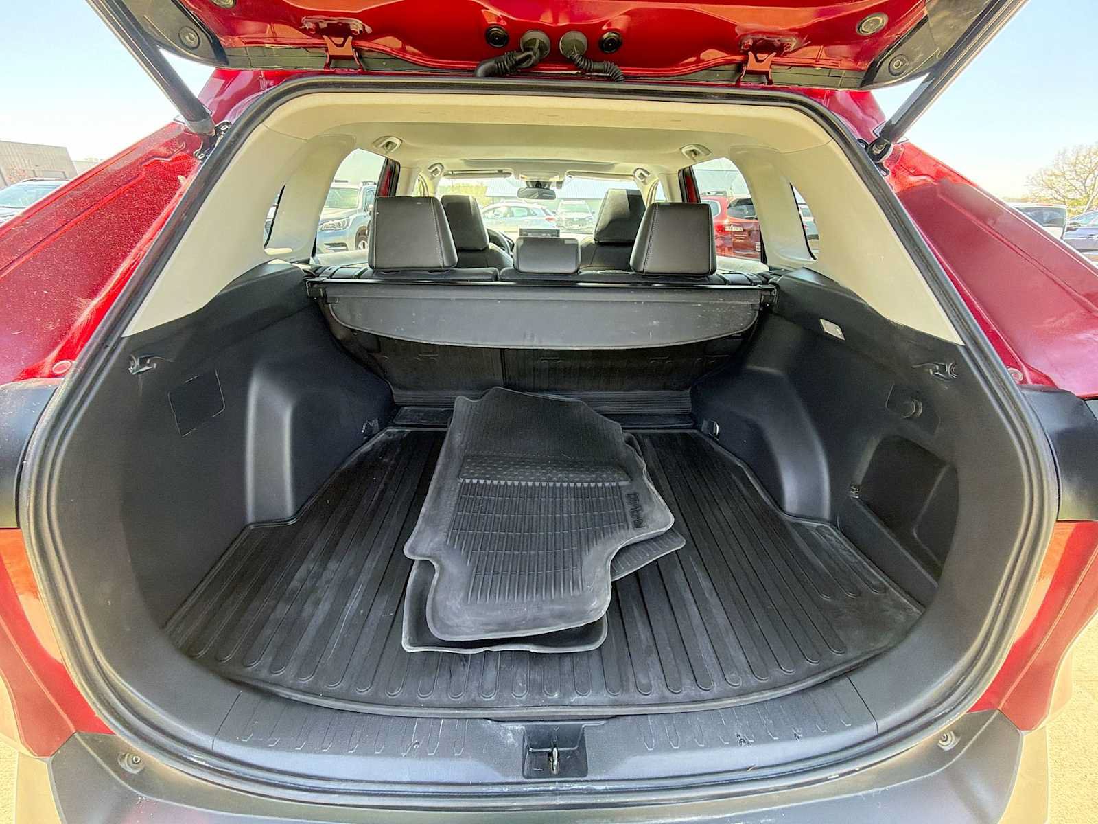 Used 2021 Toyota RAV4 XLE Premium AWD/4WD image 28