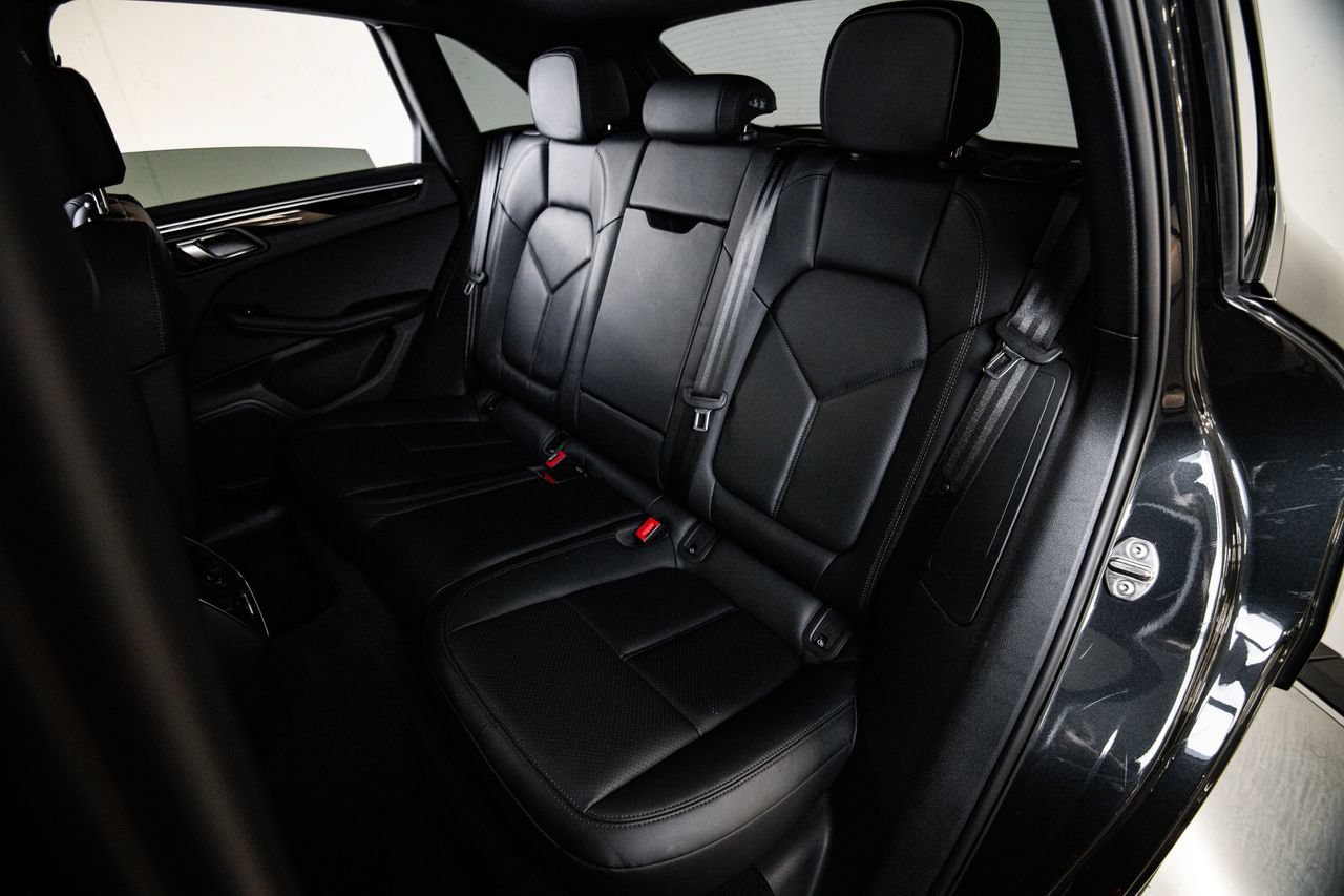 Certified 2024 Porsche Macan AWD/4WD image 24