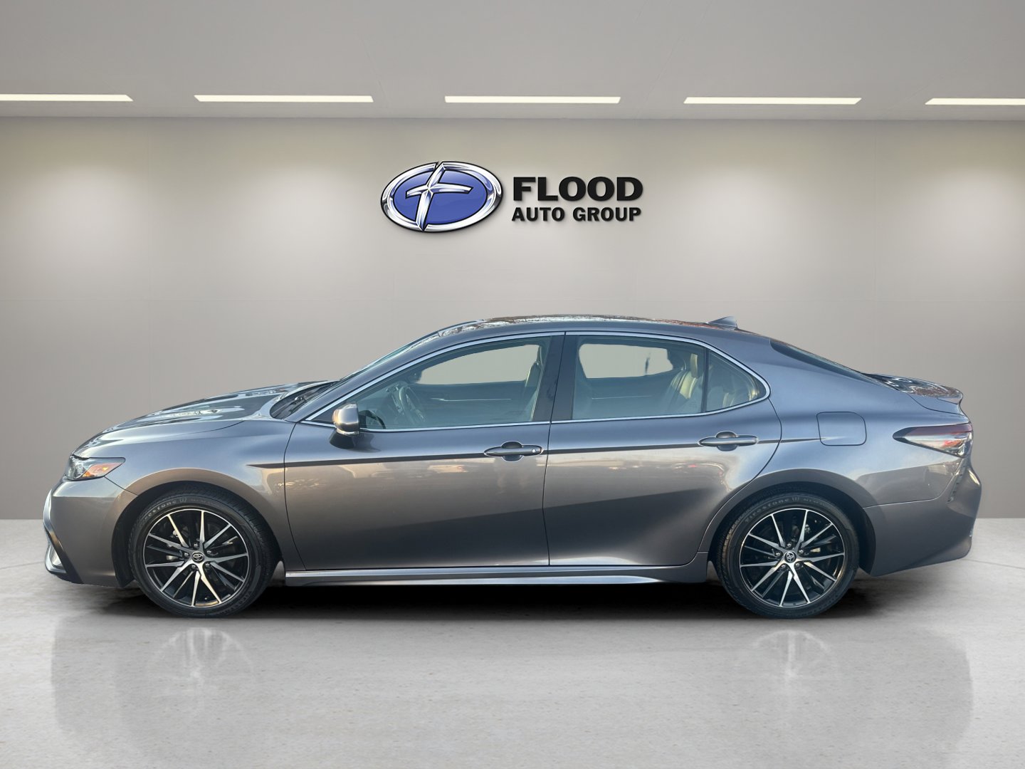 Used 2024 Toyota Camry SE image 4