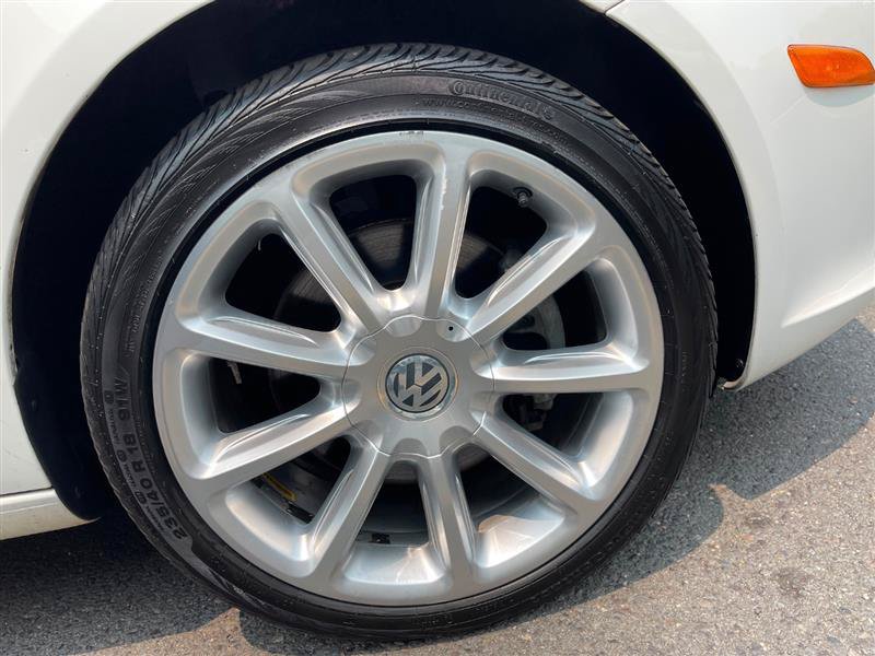 Used 2011 Volkswagen Eos Lux FWD image 13