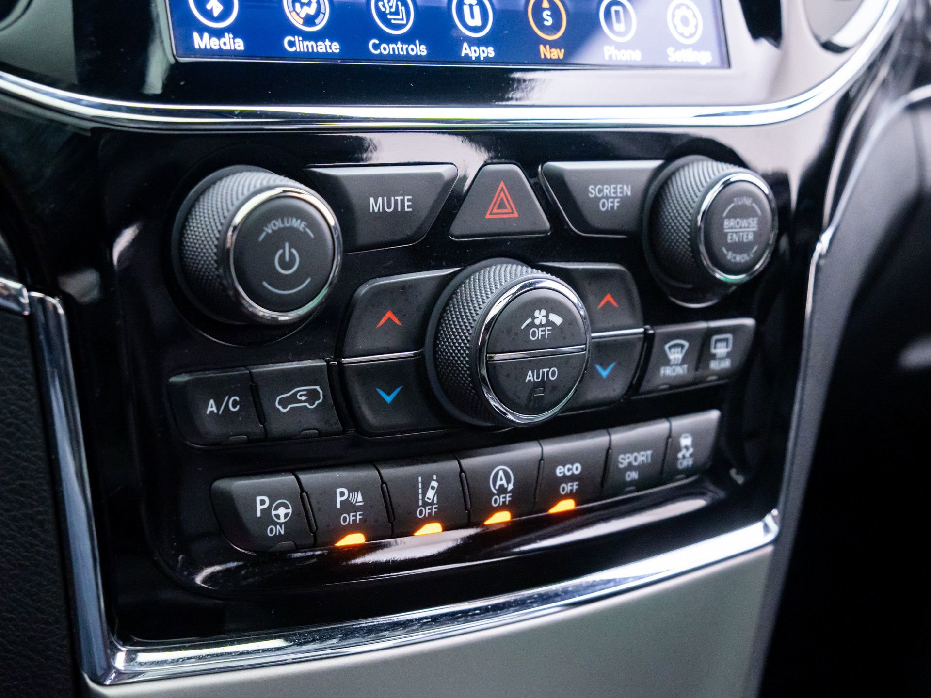 Used 2020 Jeep Grand Cherokee Overland image 29