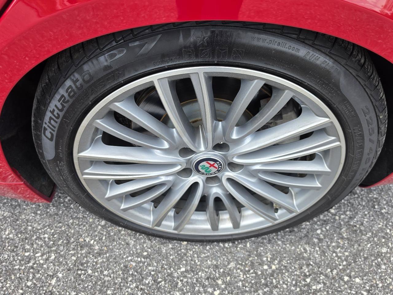 Used 2018 Alfa Romeo Giulia Ti w/ Quick Order Package 22Z Lusso RWD image 7