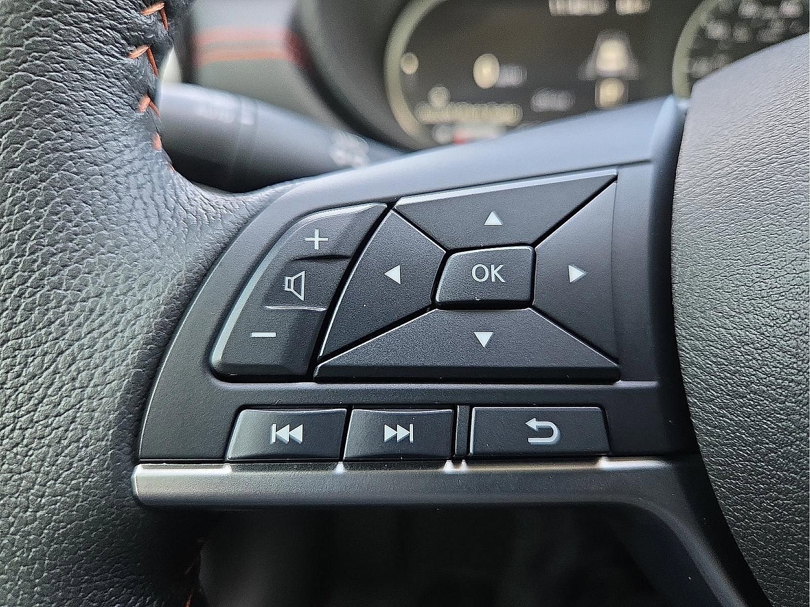 Used 2025 Nissan Versa SR w/ Trunk Package image 19