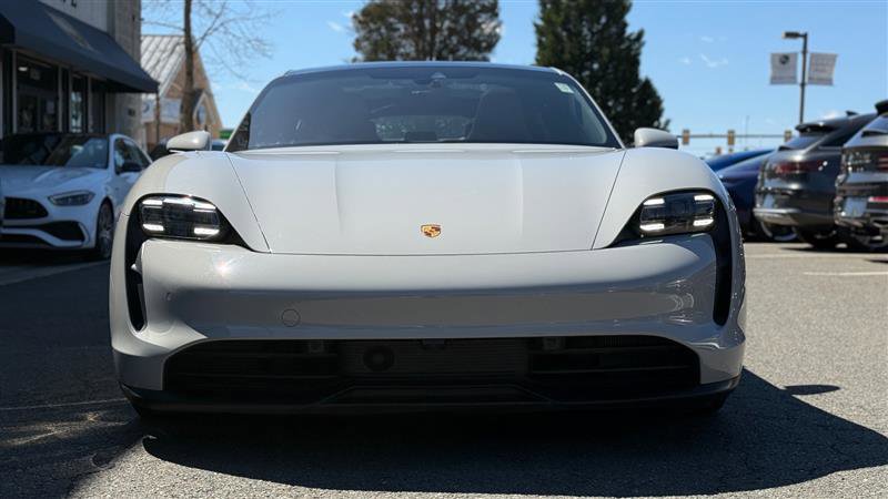 Used 2023 Porsche Taycan image 5