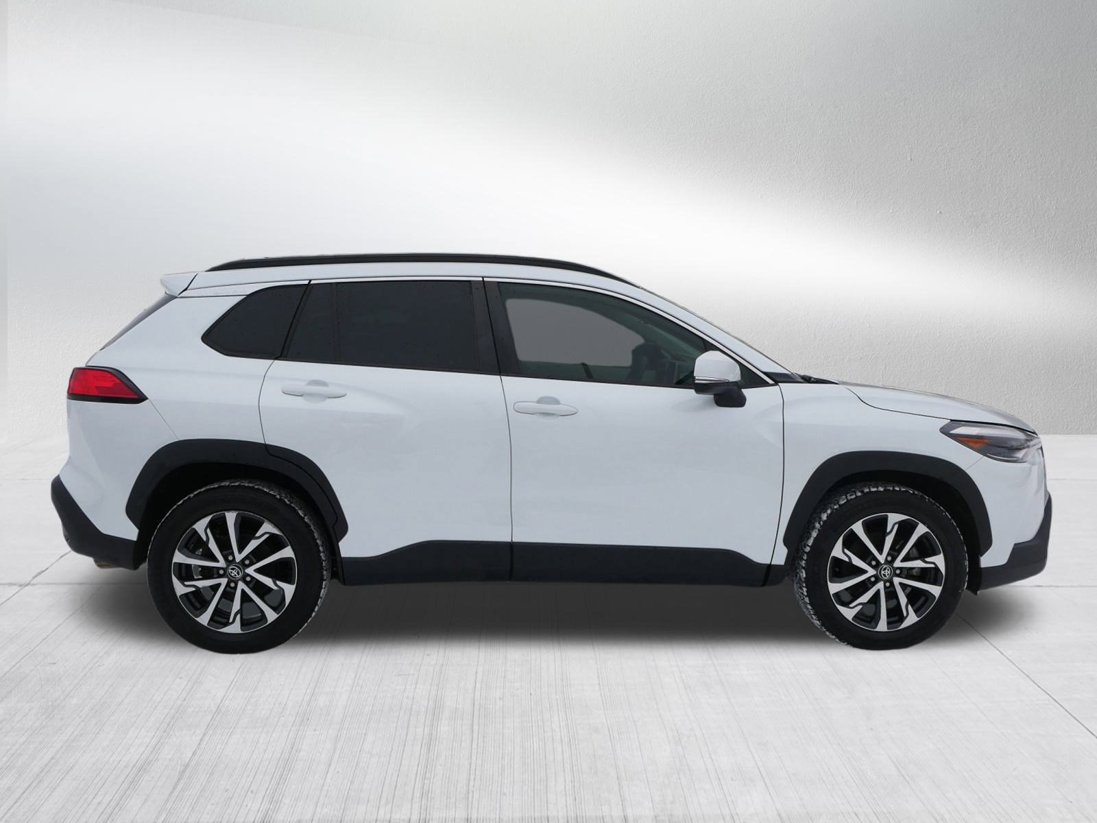 Used 2022 Toyota Corolla Cross XLE image 8