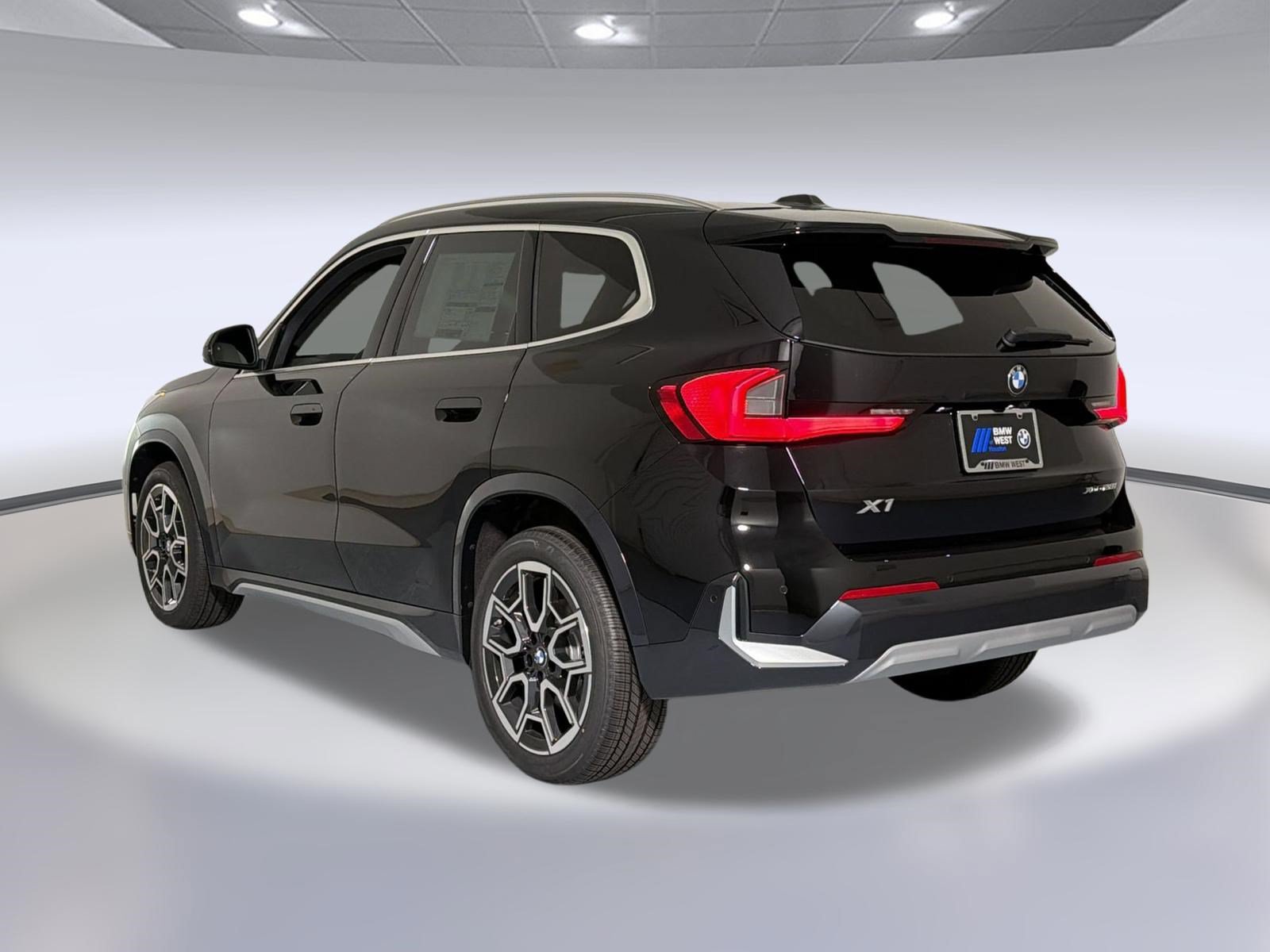 New 2026 BMW X1 xDrive28i w/ Technology Package AWD/4WD image 3