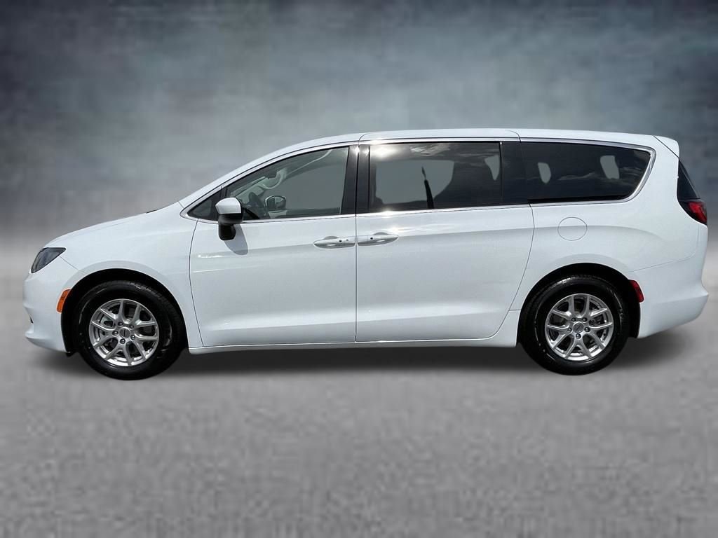Used 2023 Chrysler Voyager LX video 2
