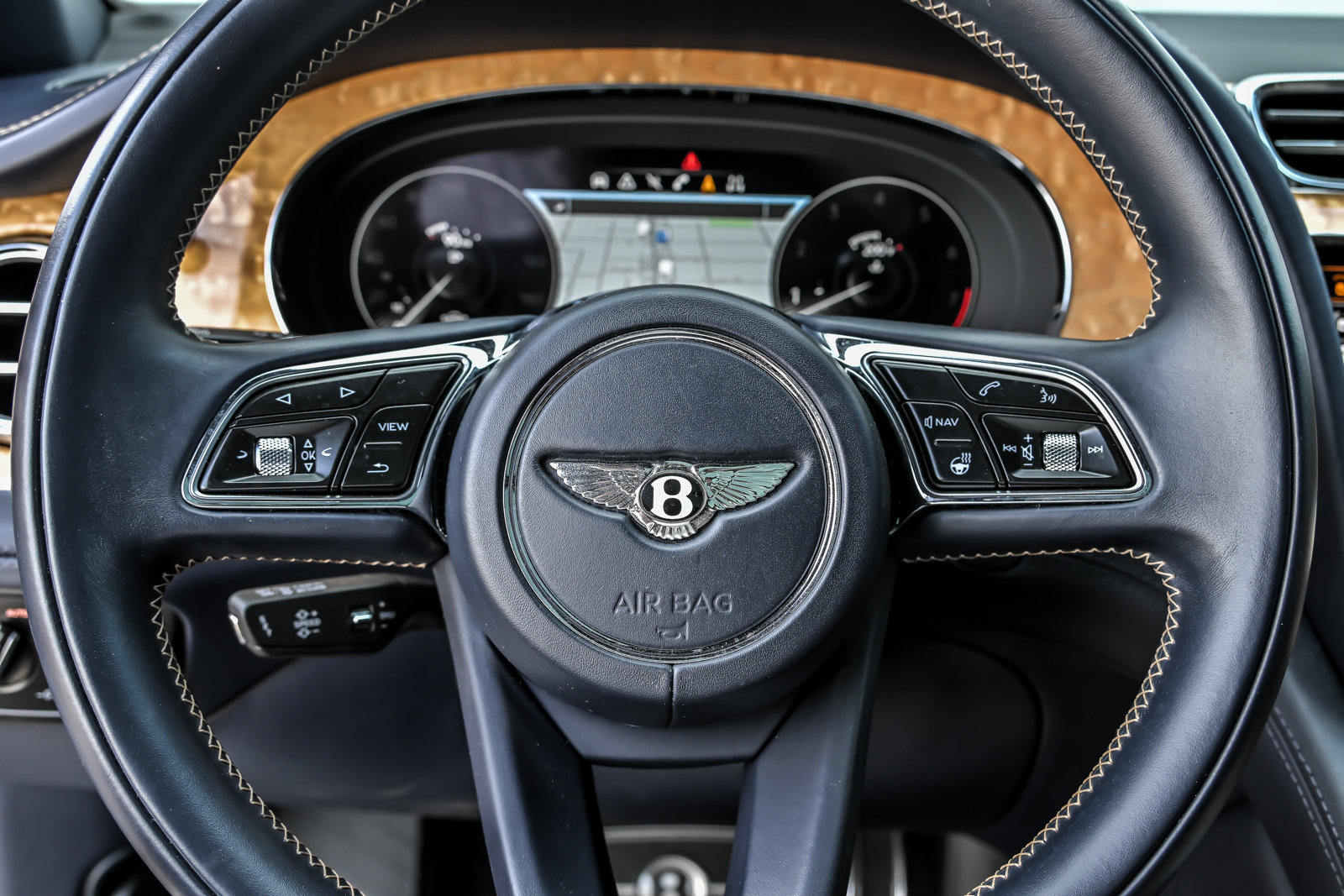 Certified 2023 Bentley Bentayga Extended Wheelbase AWD/4WD image 32