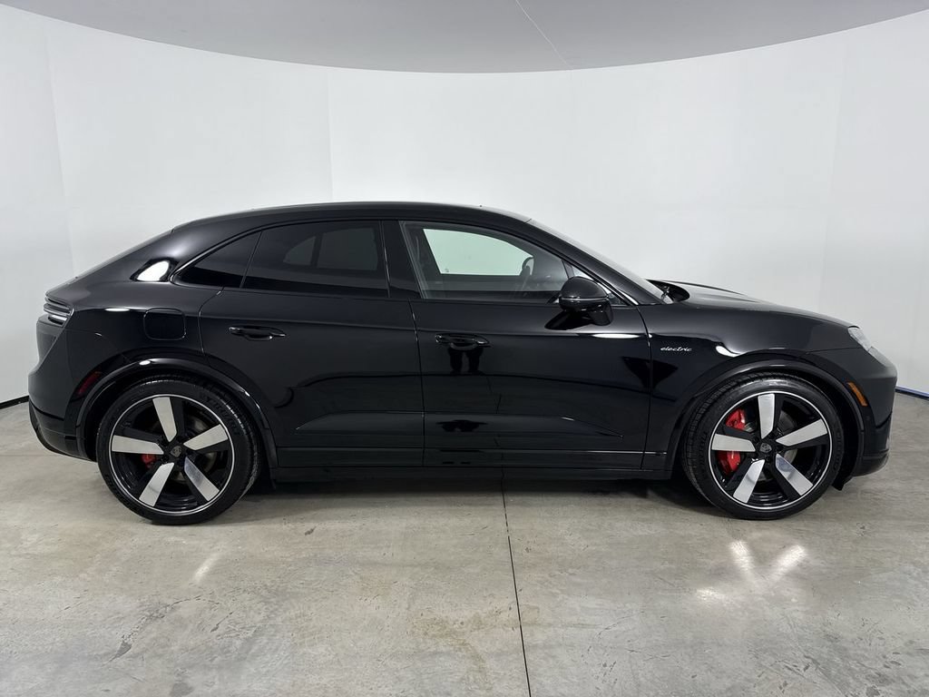 New 2026 Porsche Macan Turbo Electric AWD/4WD image 8