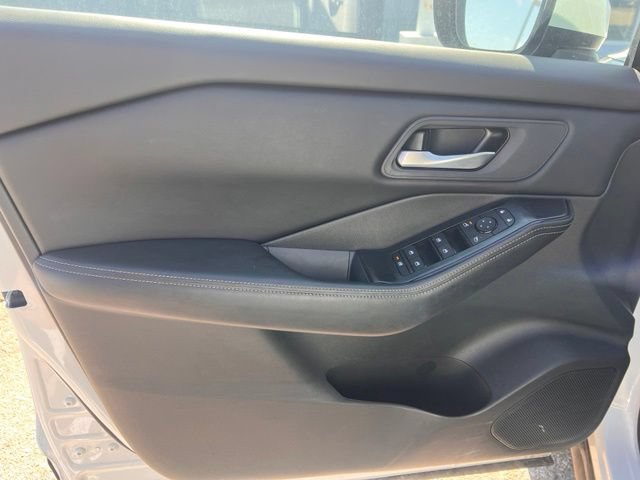 Used 2025 Nissan Rogue SV AWD/4WD image 9