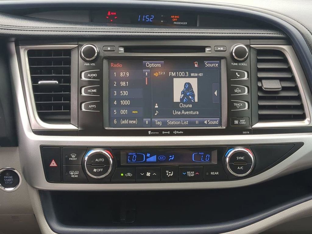 Used 2017 Toyota Highlander XLE FWD image 18