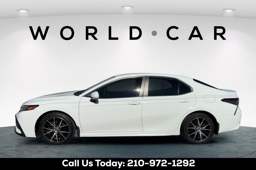 Used 2022 Toyota Camry SE image 6