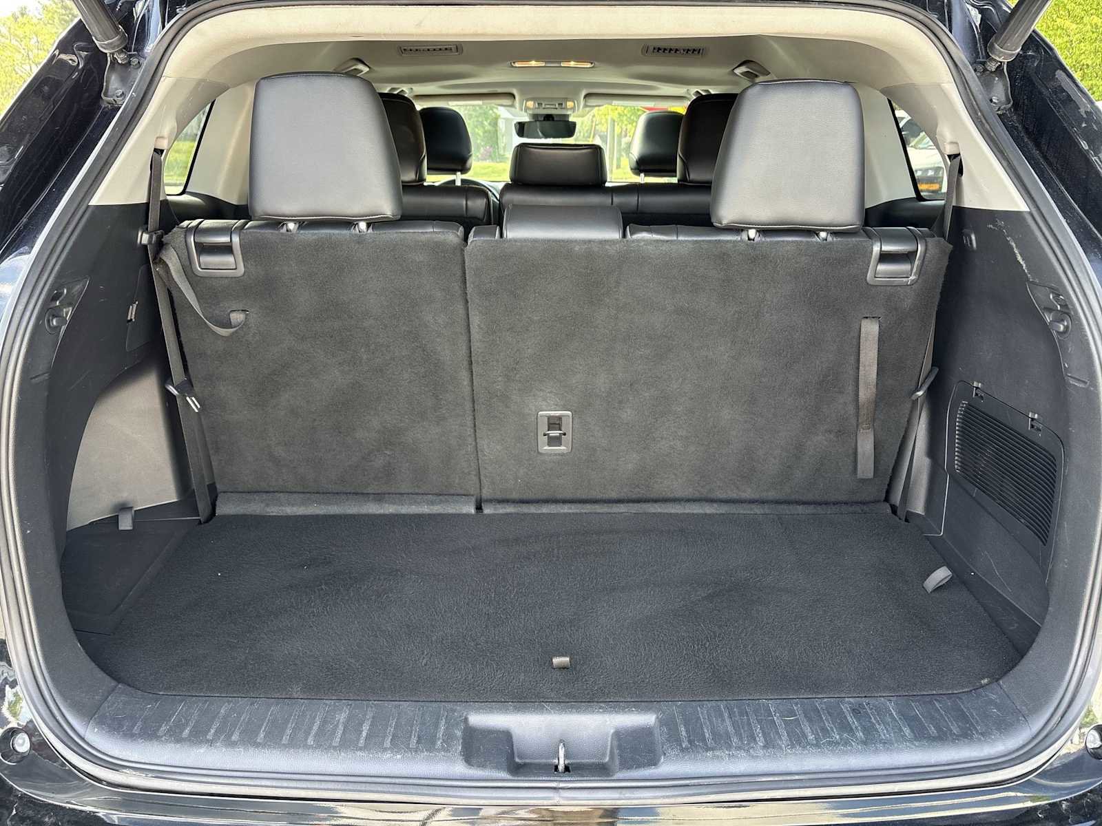 Used 2022 Toyota Highlander XLE AWD/4WD image 26