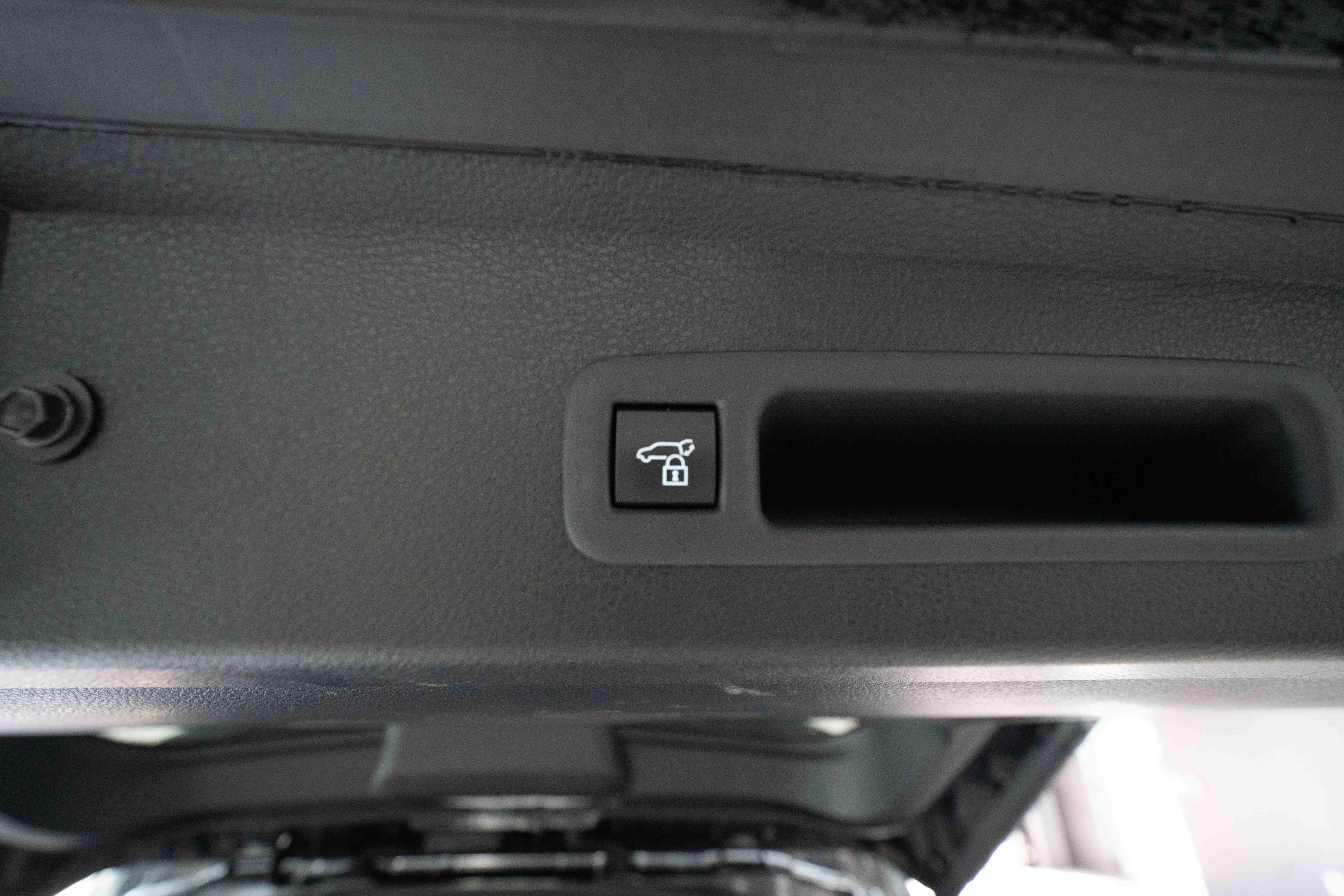 Used 2025 Toyota Sienna XLE w/ XLE Plus Package AWD/4WD image 30