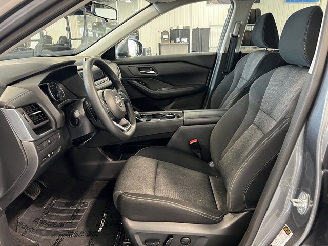 Used 2024 Nissan Rogue SV image 10