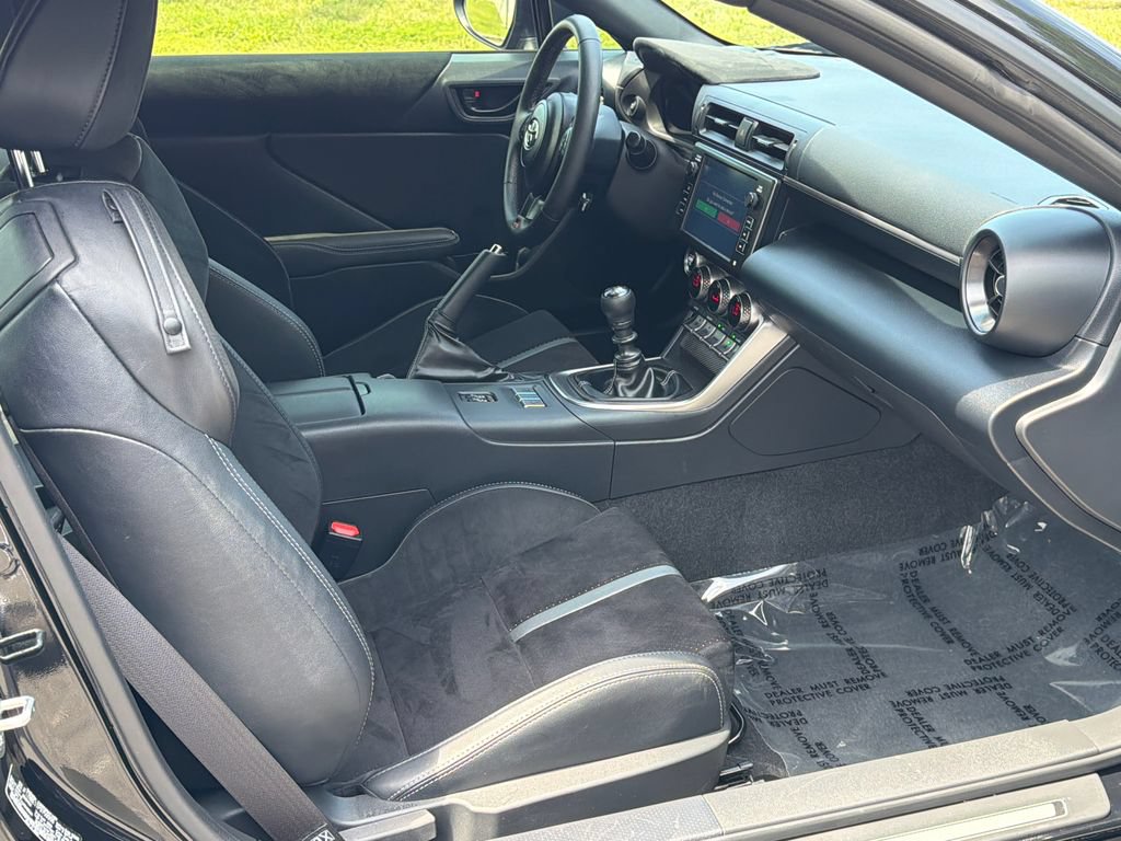 Used 2023 Toyota GR86 Premium w/ ALL Weather Mat Package (TMS) RWD image 10