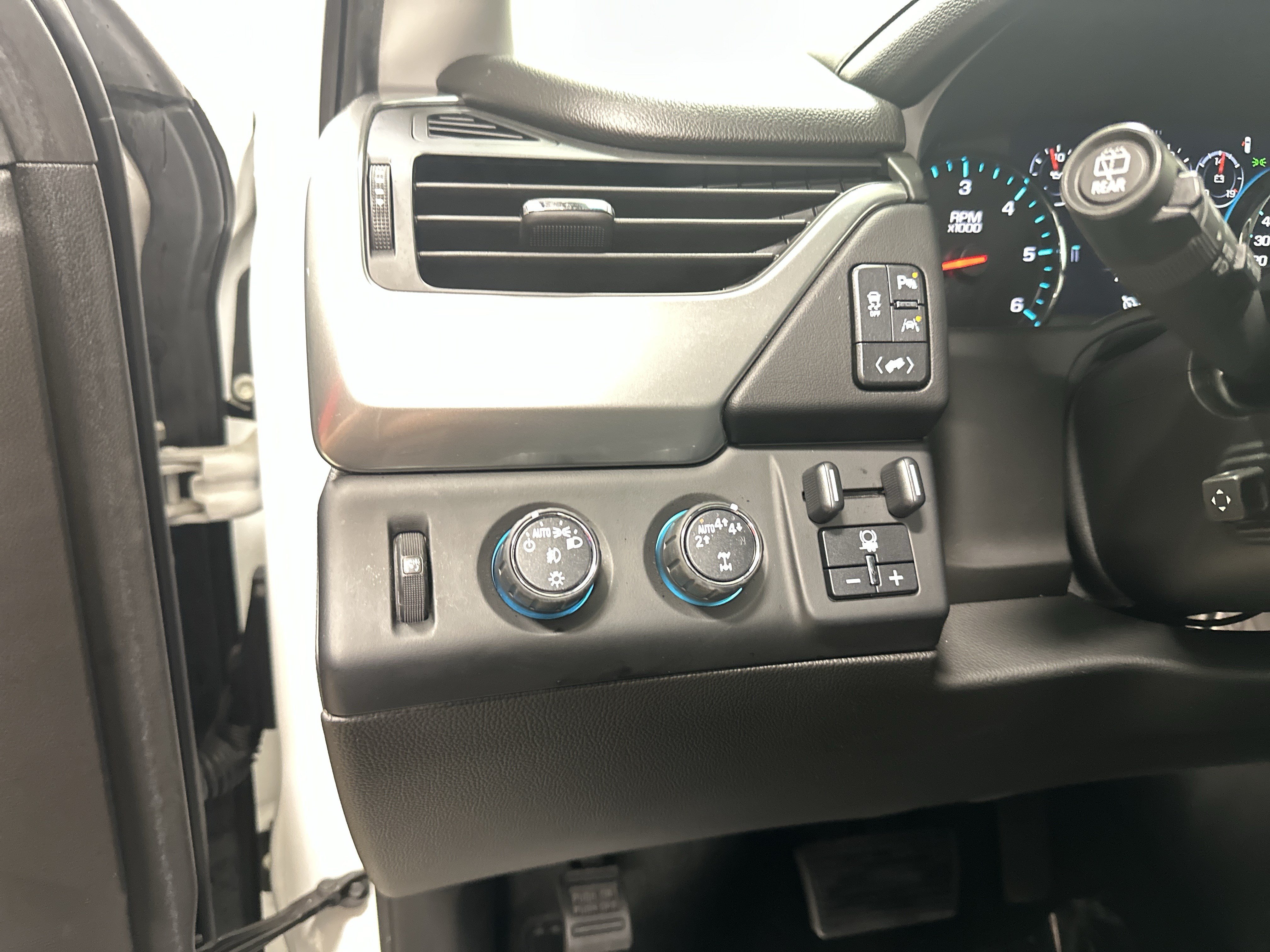 Used 2017 Chevrolet Tahoe LT AWD/4WD image 38