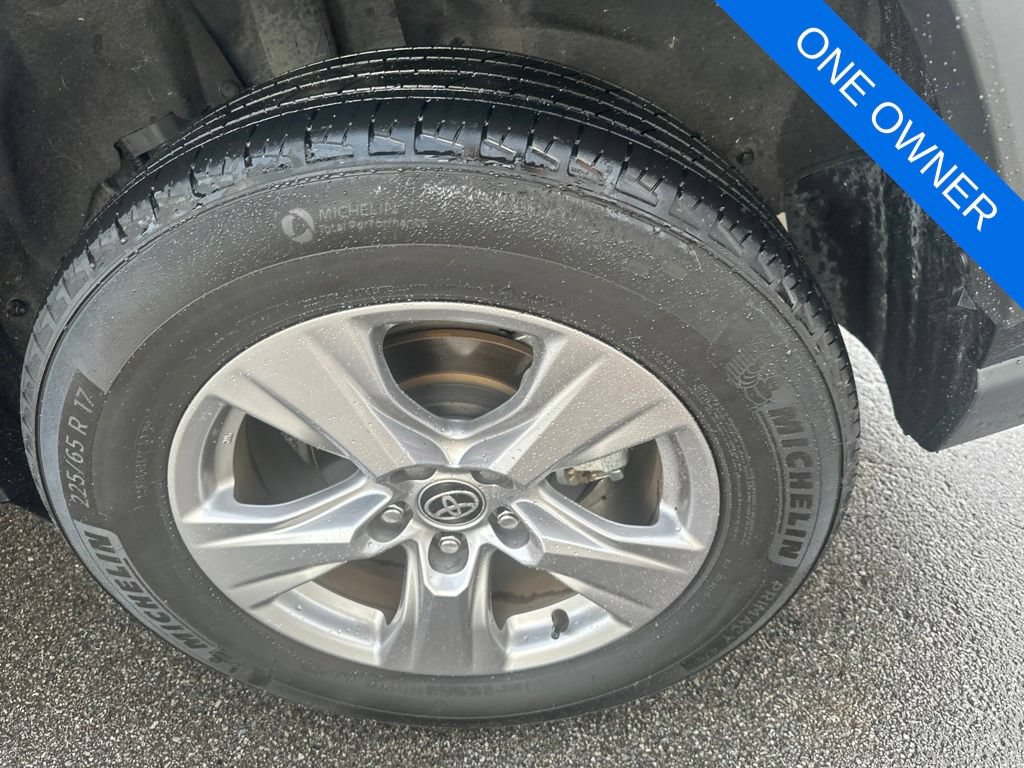 Used 2025 Toyota RAV4 XLE FWD image 30