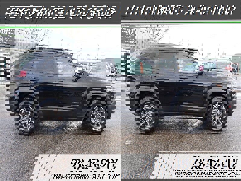 Used 2020 Jeep Cherokee Trailhawk w/ Cold Weather Group image 2