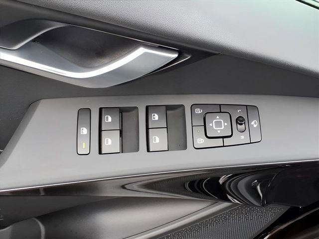 Used 2024 Kia Niro EX Touring image 16