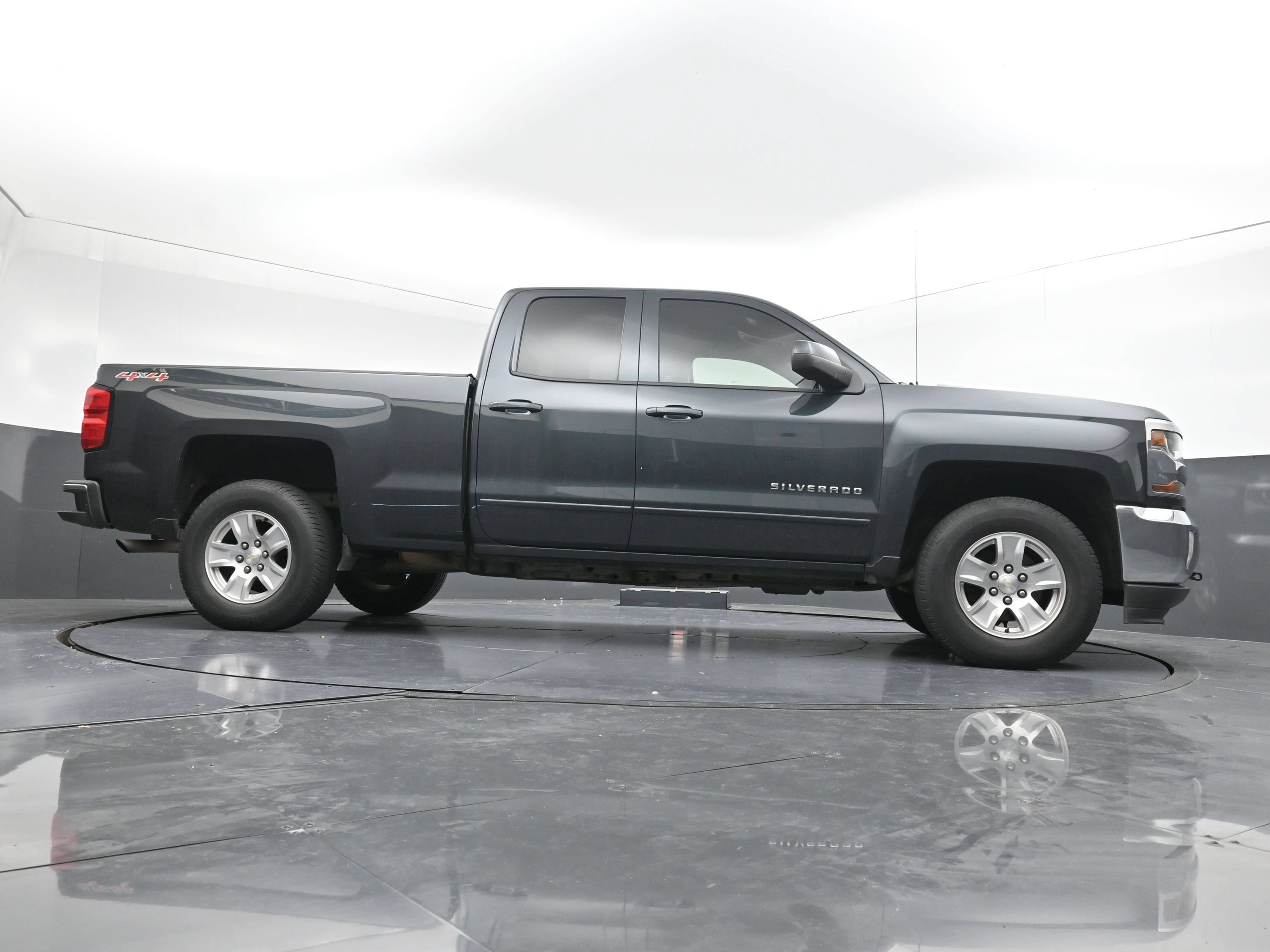 Used 2017 Chevrolet Silverado 1500 LT w/ All Star Edition AWD/4WD image 31