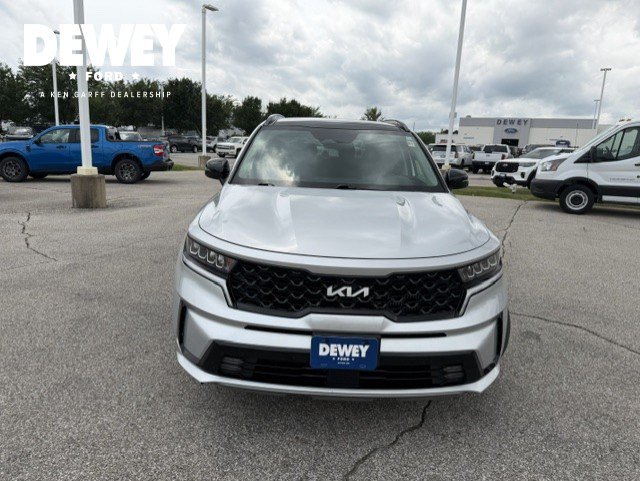 Used 2022 Kia Sorento EX w/ Panoramic Sunroof Package FWD image 2