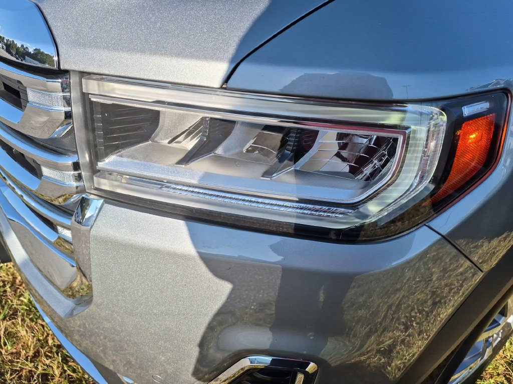 Used 2023 GMC Acadia SLT w/ Technology Package FWD image 7