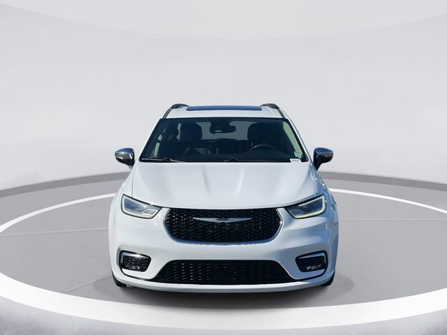 Used 2023 Chrysler Pacifica Limited image 2