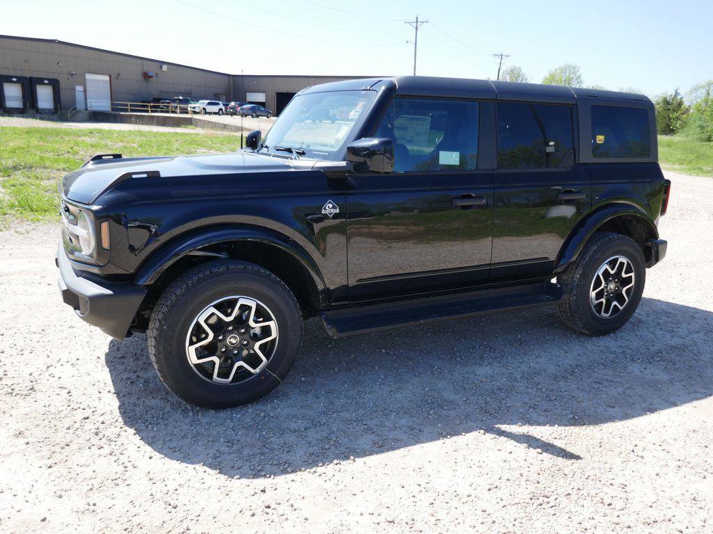New 2026 Ford Bronco Outer Banks AWD/4WD image 8
