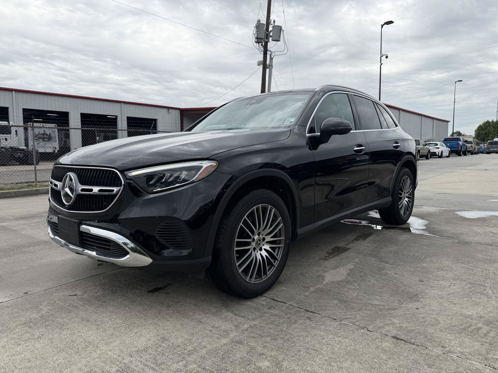 Used 2025 Mercedes-Benz GLC 300 4MATIC image 3