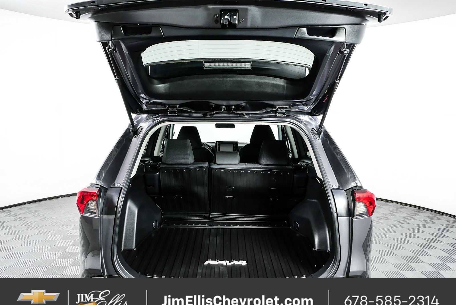 Used 2022 Toyota RAV4 LE FWD image 28