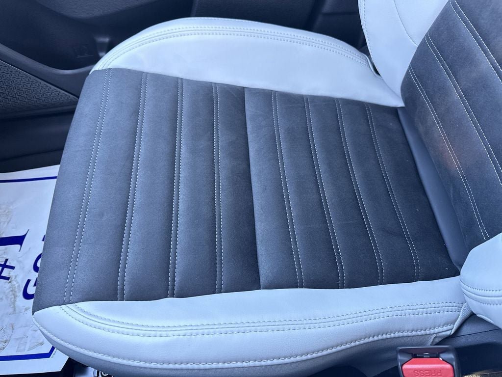 New 2025 Mitsubishi Outlander SE image 43