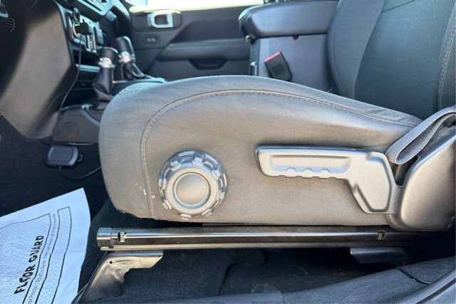 Used 2019 Jeep Wrangler Unlimited Sahara AWD/4WD image 14