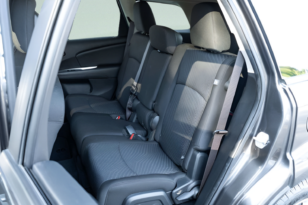 Used 2018 Dodge Journey SE w/ Connectivity Group FWD image 16