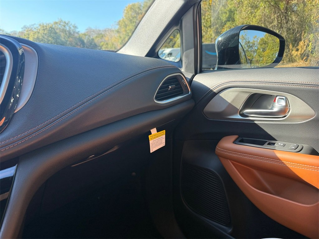 New 2026 Chrysler Pacifica Pinnacle image 25