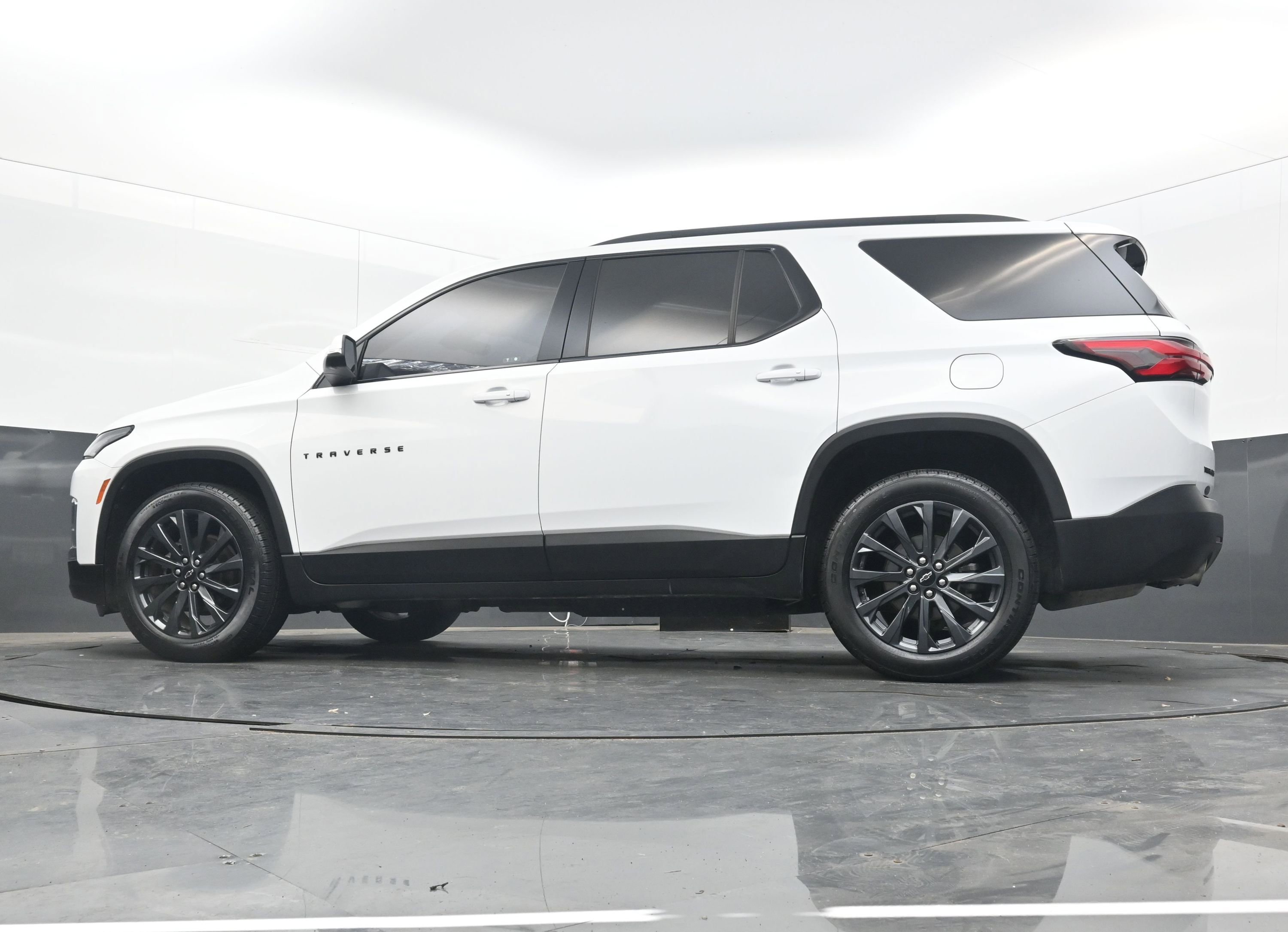 Used 2023 Chevrolet Traverse RS image 28