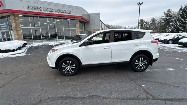 Used 2018 Toyota RAV4 LE image 5