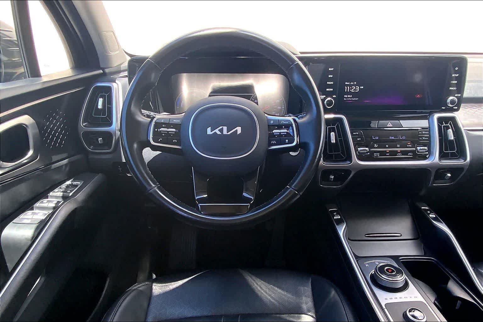 Used 2023 Kia Sorento EX w/ Panoramic Sunroof Package FWD image 14