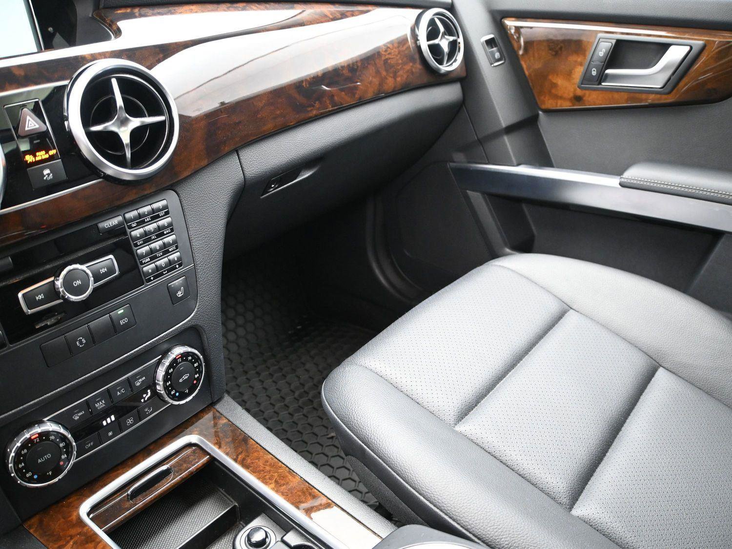 Used 2015 Mercedes-Benz GLK 350 4MATIC image 6