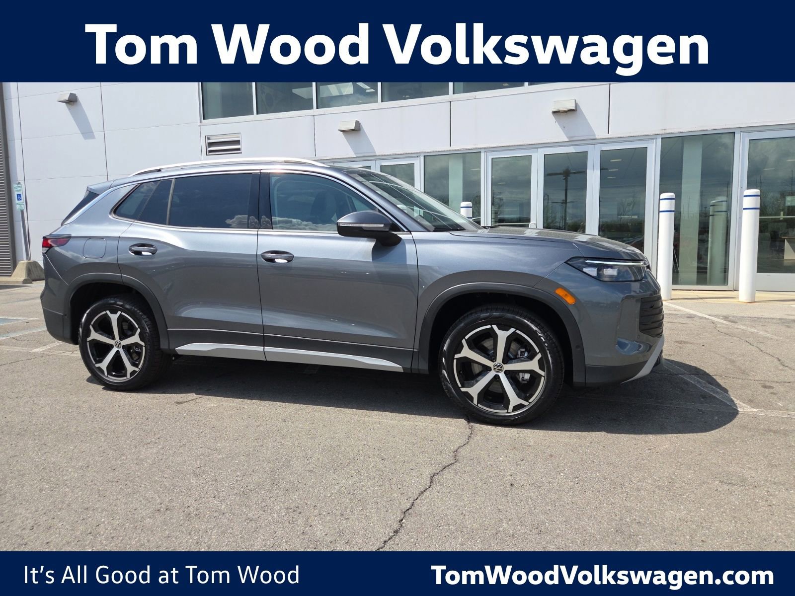 New 2026 Volkswagen Tiguan SE AWD/4WD image 1